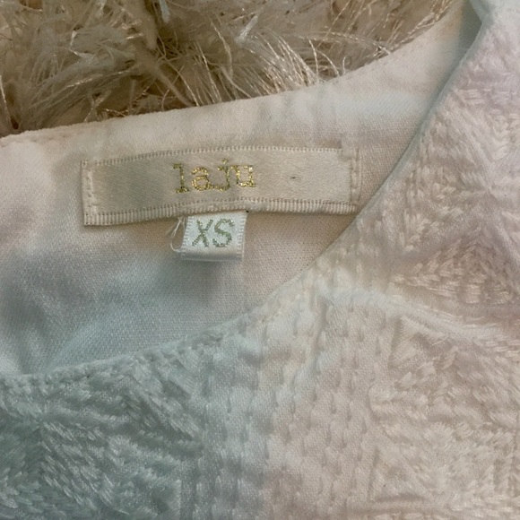 Laju Embroidered Sleeveless Top - Picture 3 of 7